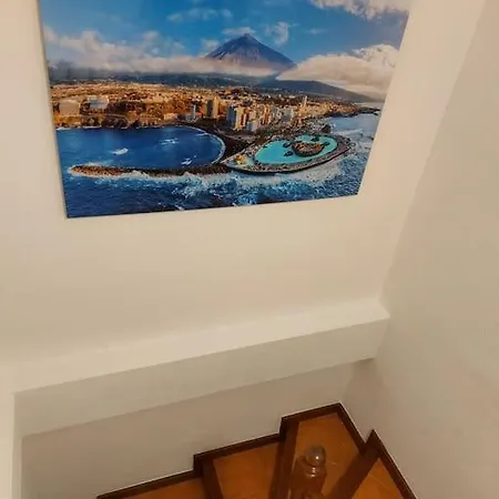 Apartment Vista Al Oceano, 2 Plantas, 3 Dormitorios. Puerto de la Cruz (Tenerife)